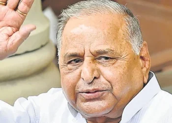 Mulayam Singh Yadav funeral updates: Huge crowd gathers in Saifai, top leaders to pay tributes