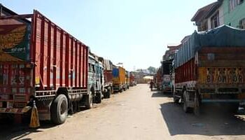 J&K Traffic Police disputes ‘misleading’ report over alleged halting of fruit trucks on highway