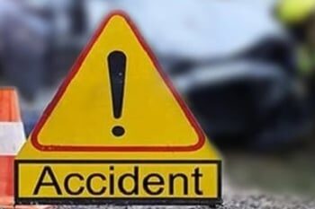 J&K: A truck full of apples going from Kashmir to Delhi fell into a ditch, the driver-co-driver died