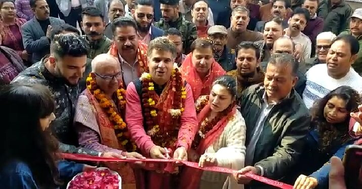 BJP President Ravinder Raina Along with Mayor JMC Rajinder Sharma inaugurates Food Headquarters at Rehari, Jammu.