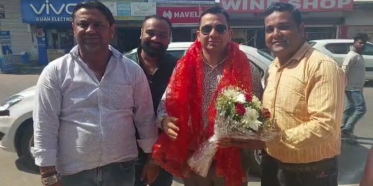 SDM Abhishek Abrol and SP North Kulbir Honda inaugurated the 4th Branch of Kasturi & Nikka Sweets Shop in channi Jammu.