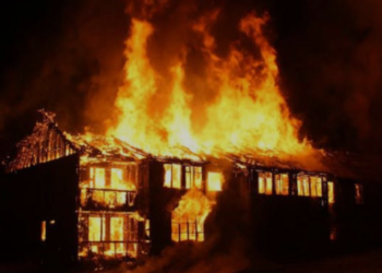 Blaze damages six shops in Batmaloo Srinagar