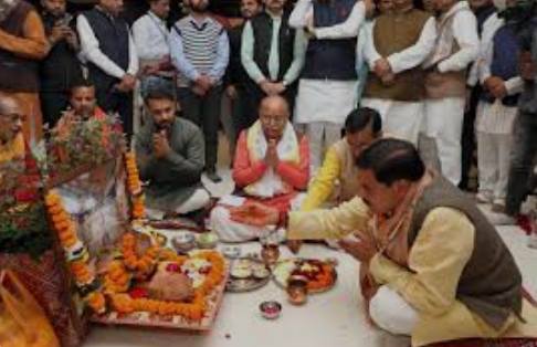 New Madhya Pradesh CM takes charge of office after performing puja