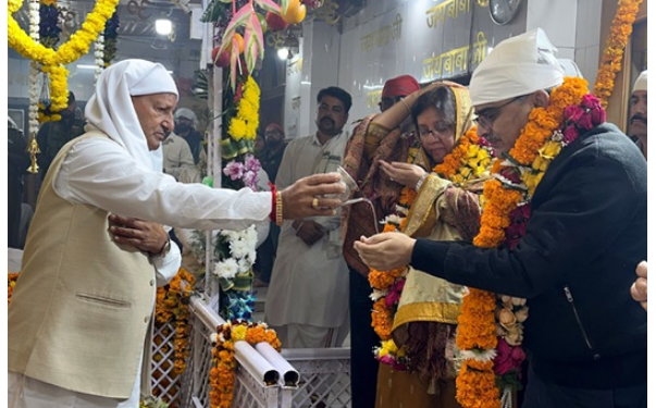 Atal Dulloo pays obeisance at Baba Ballo Devsthan Mathwar