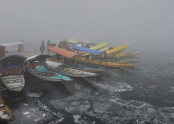 Cold wave hits Kashmir, Srinagar records coldest night of season at minus 5.3 degree Celsius