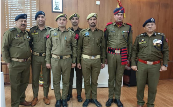 ADGP Jammu pins ranks to newly promoted SgCTs
